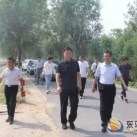縣人大常委會(huì)主任劉思宏到戴廟鎮(zhèn)督導(dǎo)六大攻