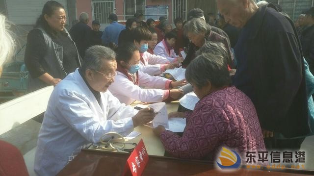 縣婦幼保健計生服務(wù)中心到接山徐坦村關(guān)愛老人健康免費義診活動