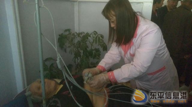 縣婦幼保健計生服務(wù)中心到接山徐坦村關(guān)愛老人健康免費義診活動
