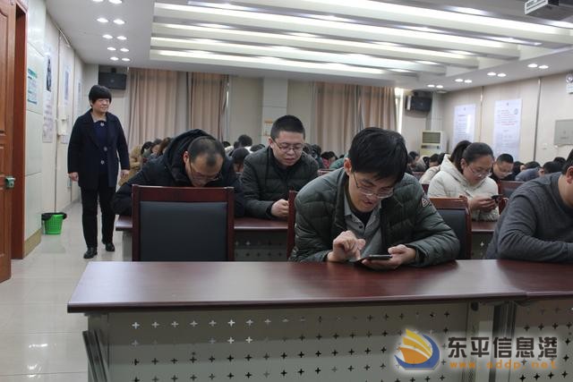 “指尖上”的信息化----縣中醫(yī)院臨床醫(yī)技科室年終考試開啟智能化