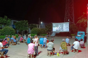 彭集街道：送電影下鄉(xiāng) 讓鄉(xiāng)村夜晚“有聲有色”