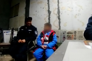 幸好有你！東平流澤大橋南，一男孩獨自哭泣著走在路上......