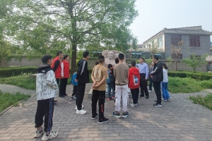 做留守兒童的一束光!州城街道民政辦開展“傳承紅色革命基因，關(guān)愛留守困境兒童”活動(dòng)