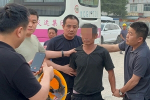 女孩下班途中被當(dāng)場(chǎng)刺死！警方追兇28年！56歲男子安某被抓獲歸案