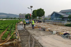重陽敬老 情暖桑榆——東平晟陽工程材料有限公司為敬老院鋪設愛心之路