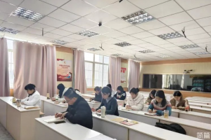深耕教研路 筆尖綻芳華 ——縣實驗小學(xué)開展英語學(xué)科書寫培訓(xùn)活動